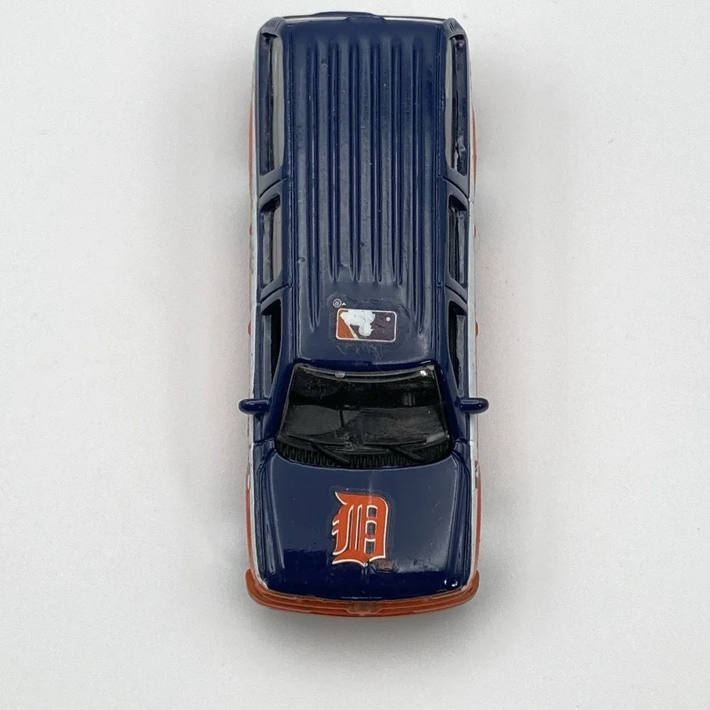 Motormax 2000 Chevy Suburban Detroit Tigers MLB Diecast Car 1:64 Scale 6030